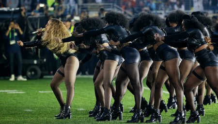 Попы американских девушек