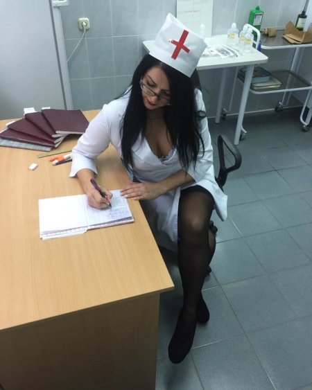 Ножки под халатом