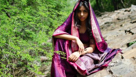 Индианка в национальном костюме