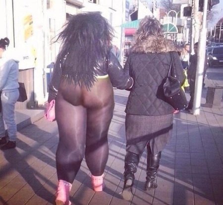 Жирные женщины в леггинсах