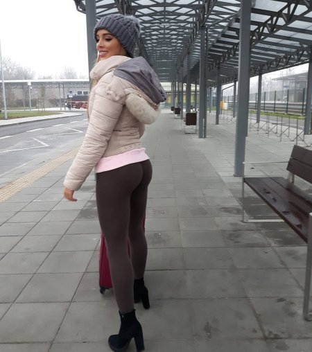 Пожилые женщины в леггинсах