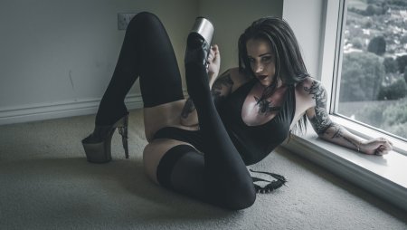 Девушки в чулках хорошего качества