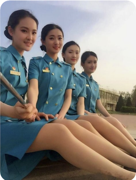 Азиатские девушки стюардессы