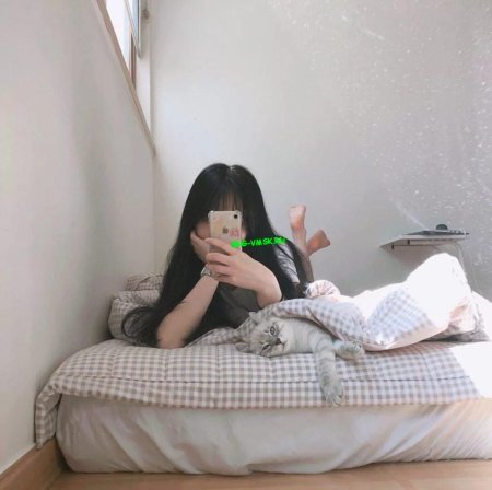 Кореянка в кровати