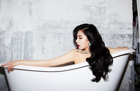 HYUNA Black hair