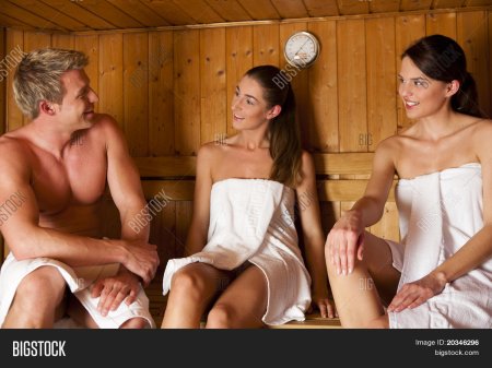 Мужчина и женщина в бане