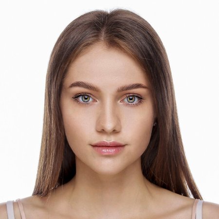 Лицо девушки в анфас
