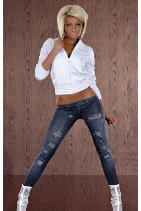 Девушки в джинсовых брюках