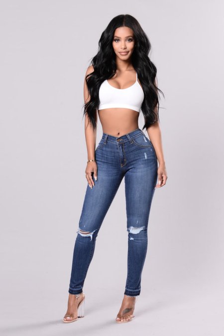 Девушки с красивой фигурой в джинсах