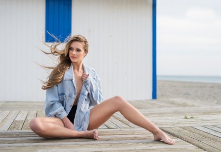 Мия Уинтерс босиком