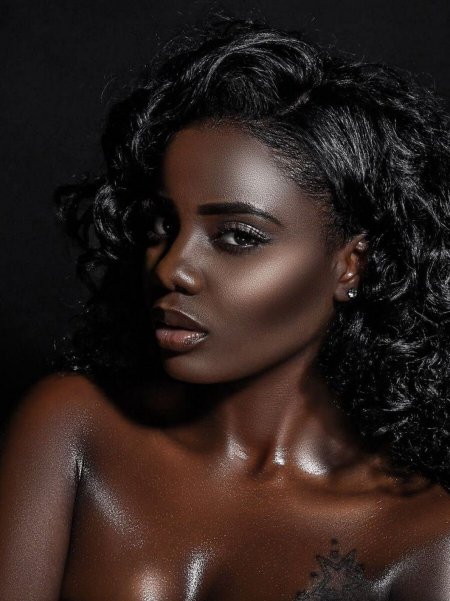 Модель даки тот (Duckie thot) из Южного Судана