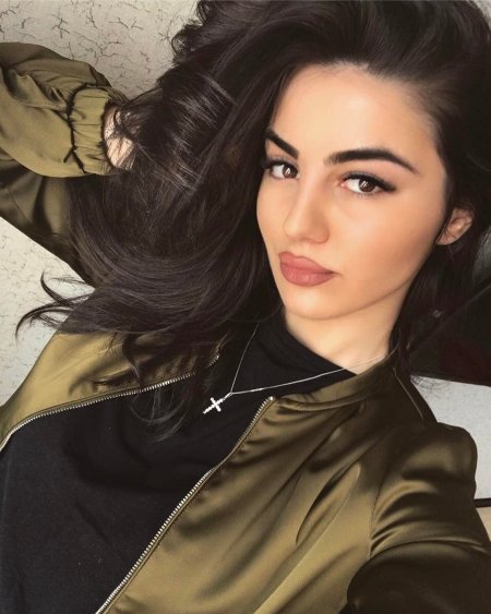 Певица армянка Анивар