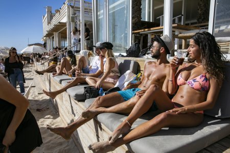 Еврейки на пляже