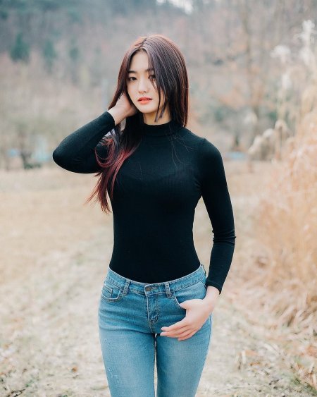 Азиатские девушки в джинсах