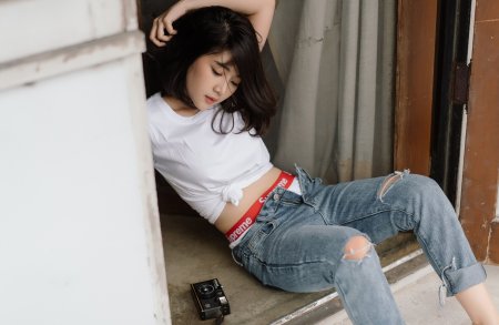 Азиатские девушки в джинсах