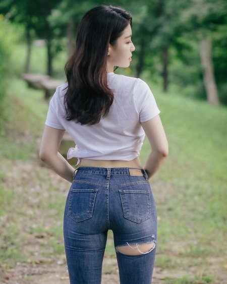 Японские девушки в джинсах