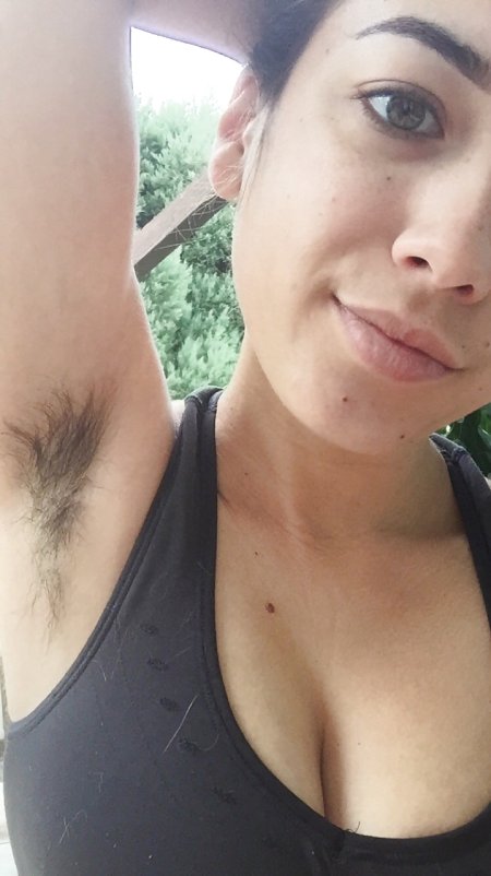 Подмышки девушек