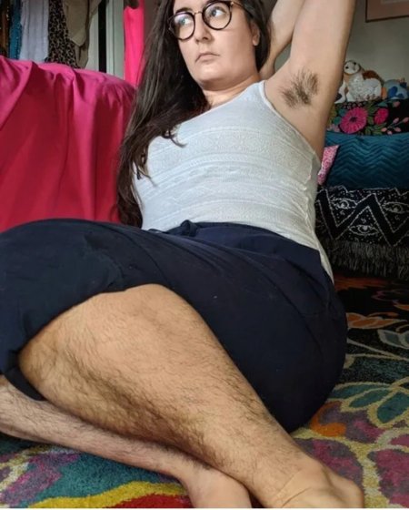 Женские не бритый ноги