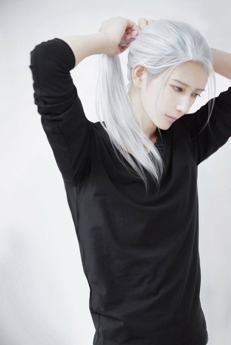 KUMAQI cosplayer Виктор