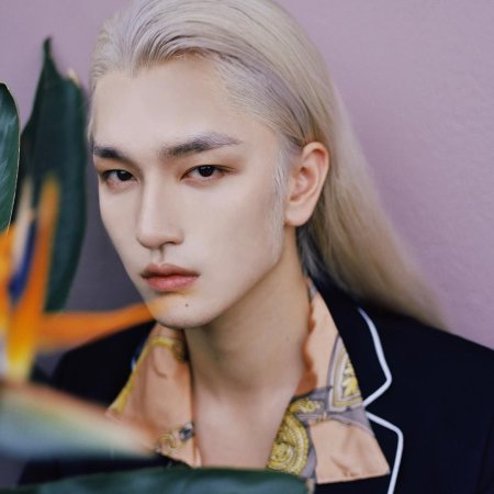 Син е Чжи Цзянь модель Инстаграм