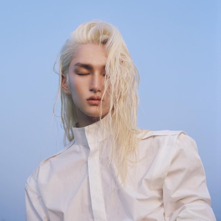 Син е Чжи Цзянь с белыми волосами