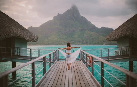 Девушка на острове