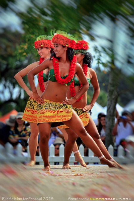 Полинезийские танцовщицы