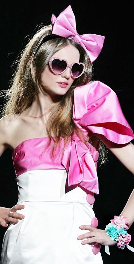 Платье с большим бантом