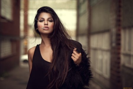 Модели брюнетки