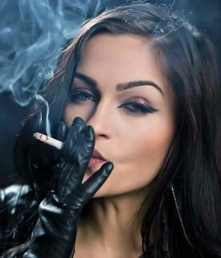Девушка с сигаретой