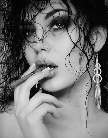 Девушка с сигаретой