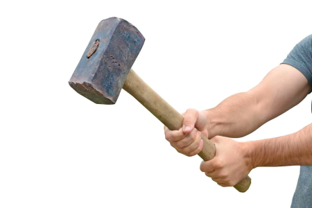 Человек с молотком