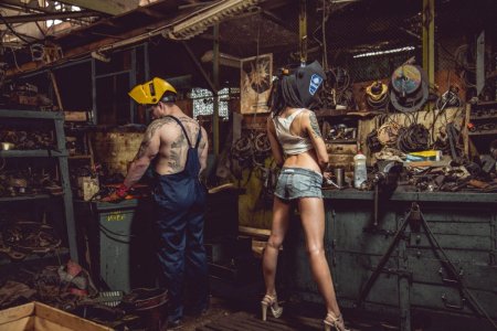 Девушка в цеху