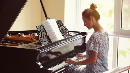 Человек за роялем