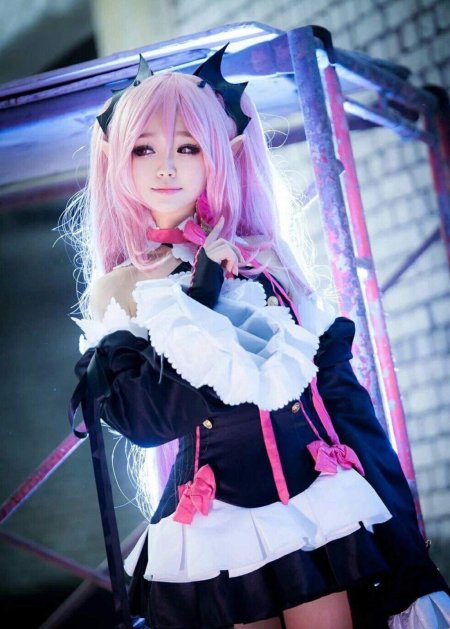 Krul Tepes Cosplay
