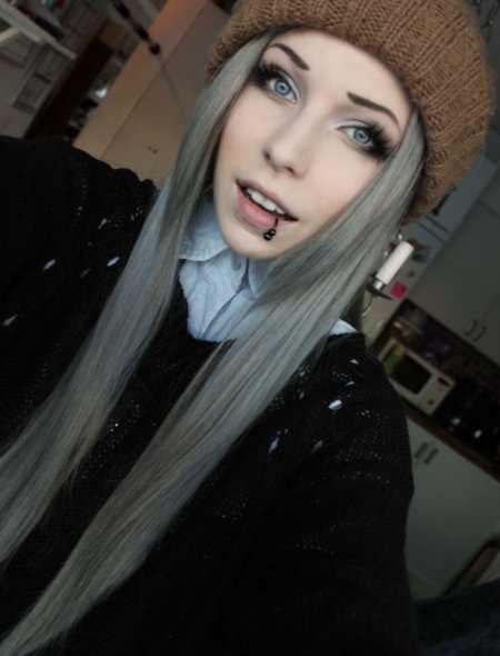 Aleksandra Axelina с белыми волосами