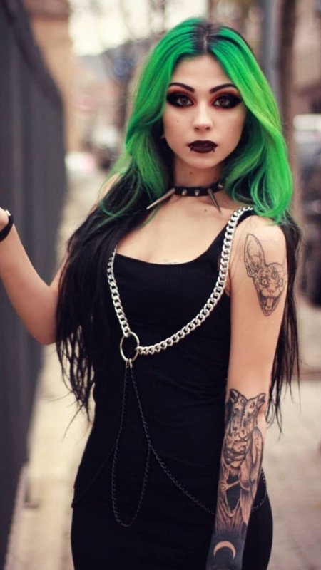 Эшли Пирс неформалка