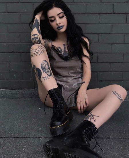 Emily Vee goth