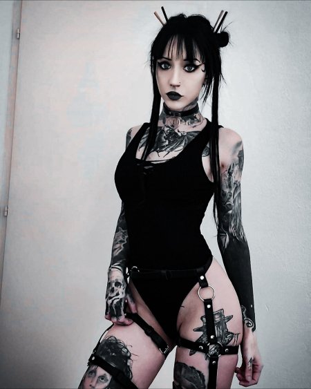 Девушка неформалка