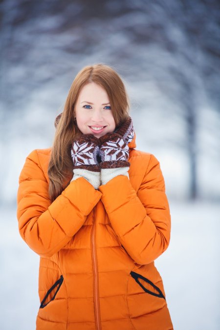 Красивые девушки в пуховиках