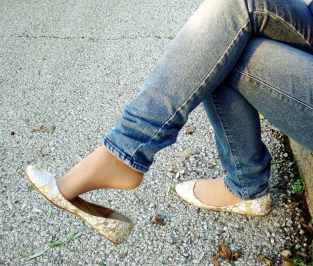 В джинсах и балетках