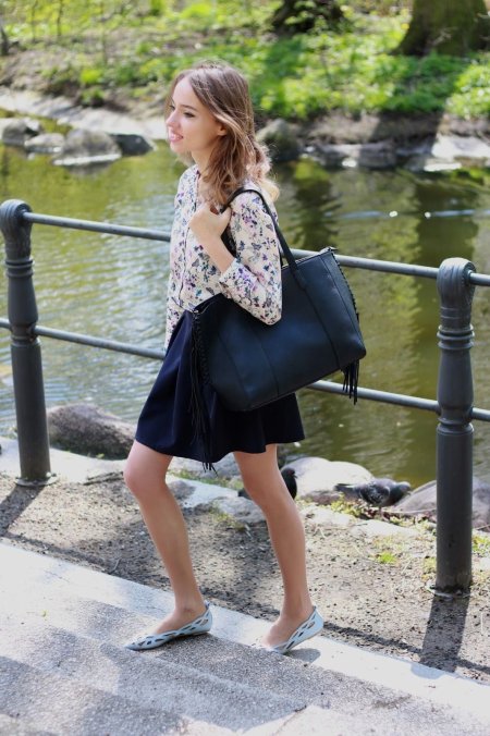 Красивые девушки в балетках