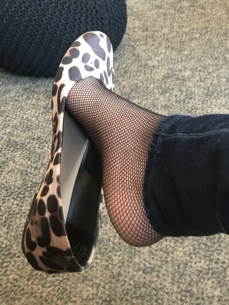 Ножки девушек в балетках