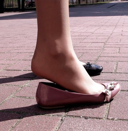 Стопы девушек