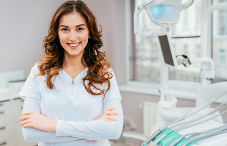 Девушка стоматолог