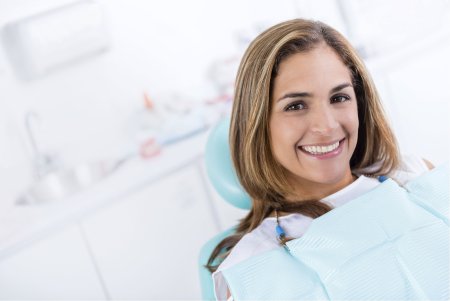 Девушка с красивыми зубами