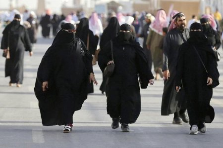 Женская абайя Саудовской Аравии