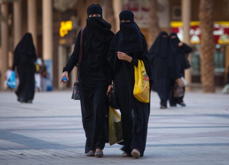 Алжир никаб