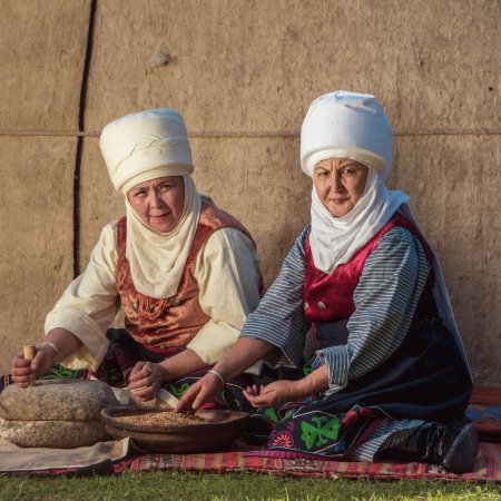 Национальная одежда кыргызов женская