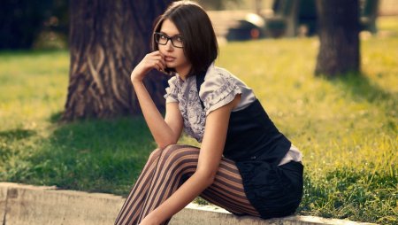 Девушка в очках